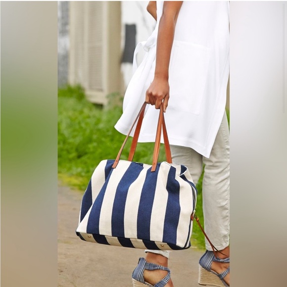 SOLE SOCIETY Millie printed oversized tote navy stripes. OS - Picture 2 of 12